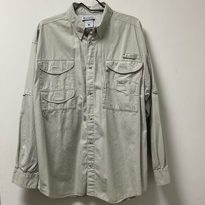 Handsome Columbia Sportswear Company Performance Fishing Gear Button Down Shirt!